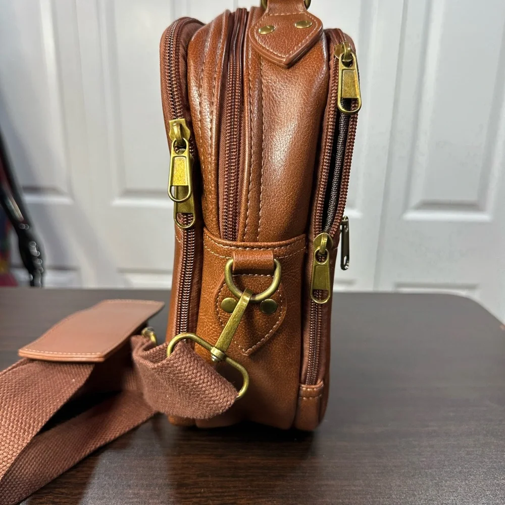 U.S. Army Faux Leather Gear Organizer Bag With Metal Plaque - Picture 4 of 15